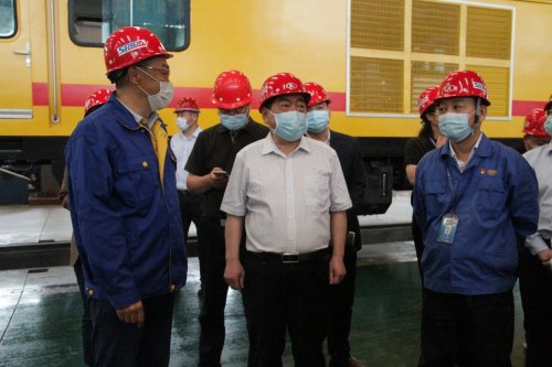 襄阳市副市长李德璋一行莅临赢博手机入口重工开展工业企业调研工作