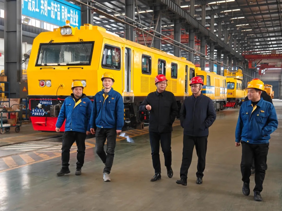市纪委常委、市委巡察办安雪尽主任莅临赢博手机入口重工开展走访慰问活动
