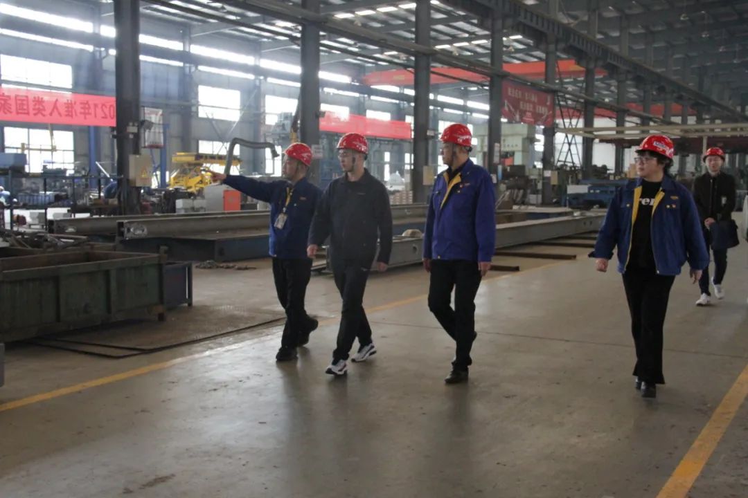 襄阳市委巡察办主任安雪尽莅临赢博手机入口重工考察调研